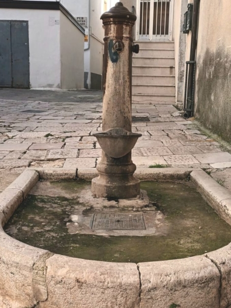 Fontanine storiche dell'acquedotto pugliese